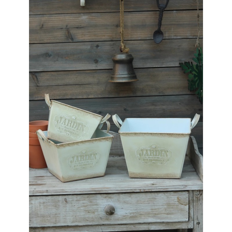 Pot à fleurs vintage en étain  - Gardening Tools English avis et prix
